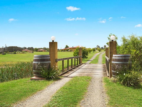 Broken View Estate - Queensland Tourism 2