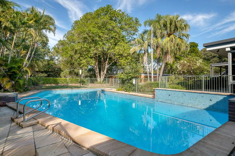 Brookfield Retreat - Large Holiday Home / Group Accommodation - QLD Tourism 1