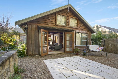 BROWNS COTTAGE - Queensland Tourism 1