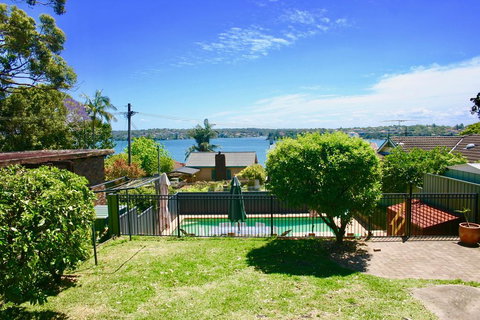 Bundeena Base Holiday Home - QLD Tourism 0