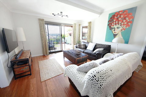 Bundeena Base Holiday Home - QLD Tourism 2