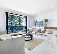 Burleigh By The Sea - QLD Tourism