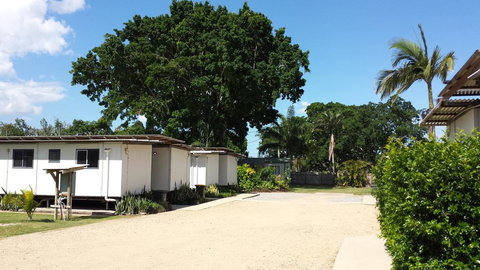 Bushchooks Travellers Village - QLD Tourism 3