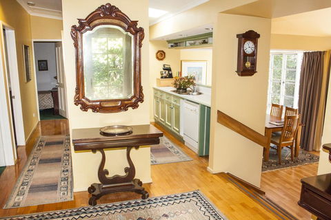 Bygone Beautys Cottages - Bronte Cottage - Queensland Tourism 2