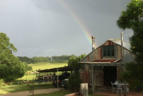 BYRON BAY'S HISTORIC BARNSTAY! - Queensland Tourism 1