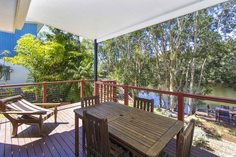 CABARITA BEACH BLISS - HOLIDAY HOME ON THE LAKE - Queensland Tourism 3