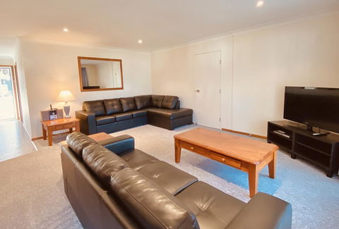 Cam Way Estate - Queensland Tourism 1
