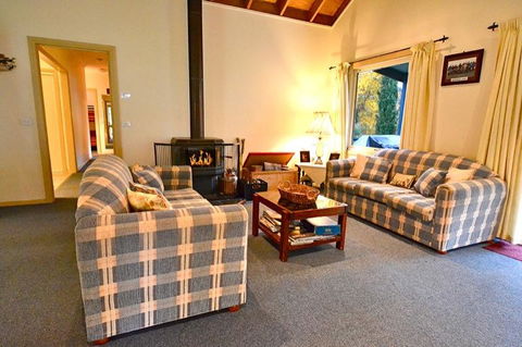 Camellia Lodge - Queensland Tourism 3