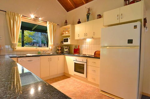 Camellia Lodge - Queensland Tourism 1