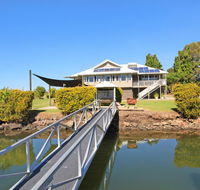 Campbell 7 - Large Queenslander on Maroochy River - QLD Tourism