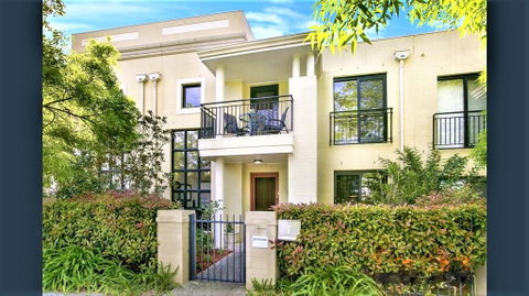 Campbelltown Most Sought After Park Central Home - QLD Tourism 0