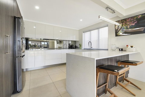 CANAL HOME NEAR MOOLOOLABA - QLD Tourism 3