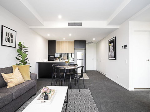 CANBERRA CHIC-hosted By:L'Abode Accommodation - QLD Tourism 3