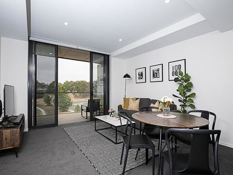 CANBERRA CHIC-hosted By:L'Abode Accommodation - QLD Tourism 0