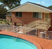 Canberra Cres 2E Burrill Lake Upstairs Apartment - QLD Tourism
