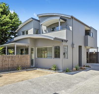CAPEL'S REST - CAPEL SOUND - QLD Tourism
