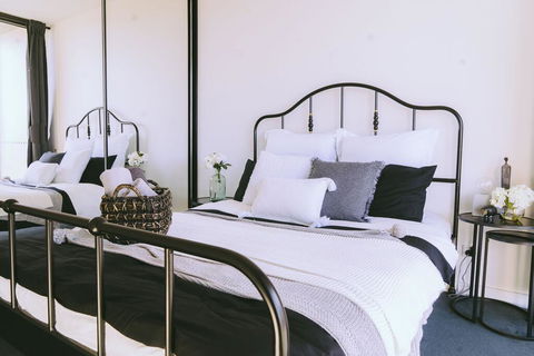 Capitol Executive Apartment On London Circuit - Queensland Tourism 3