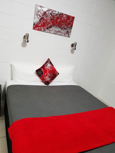 Capricorn Hotel - QLD Tourism 1
