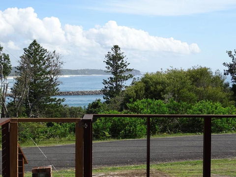 Casa Sorella - Beachfront Family Home - Queensland Tourism 1