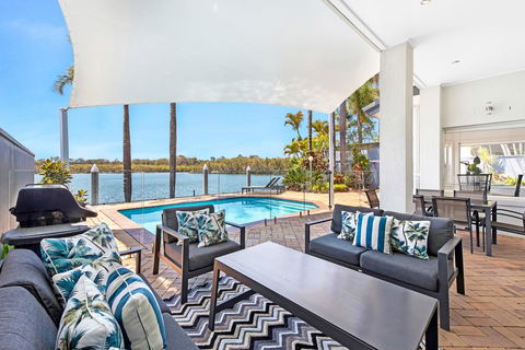 Castaway At The Greens - Queensland Tourism 0