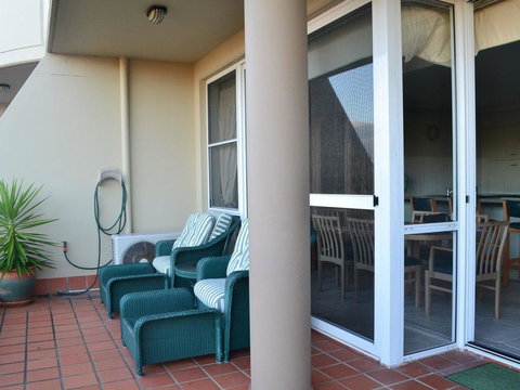 Castillo Del Mar 10 - Lake View Roof Terrace With Spa - QLD Tourism 3