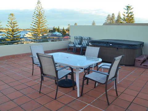 Castillo Del Mar 10 - Lake View Roof Terrace With Spa - QLD Tourism 2