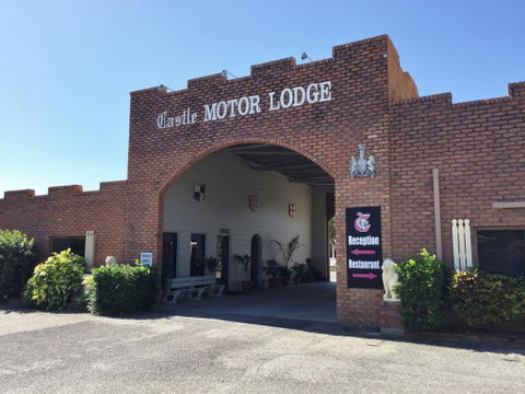 Castle Motor Lodge - QLD Tourism 0