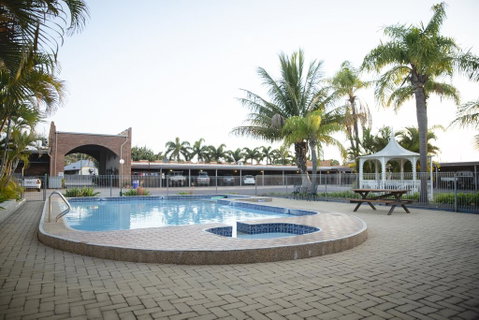 Castle Motor Lodge - QLD Tourism 3
