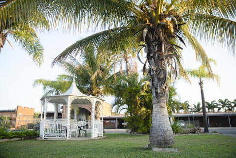 Castle Motor Lodge - QLD Tourism 1