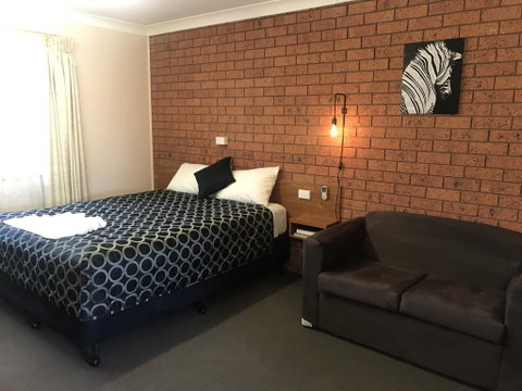 Castlereagh Motor Inn - QLD Tourism 1
