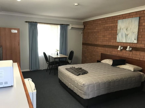 Castlereagh Motor Inn - QLD Tourism 3