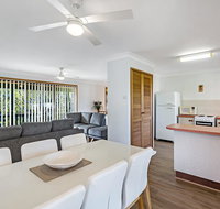 Catalina 12 Holiday House - Walk to Beaches - QLD Tourism