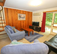 Cedar Holiday Units - Apartment 2 - Queensland Tourism