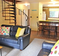 Cedar Holiday Units - Apartment 3 - Queensland Tourism