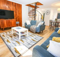 Cedar Holiday Units - Apartment 5 - Queensland Tourism