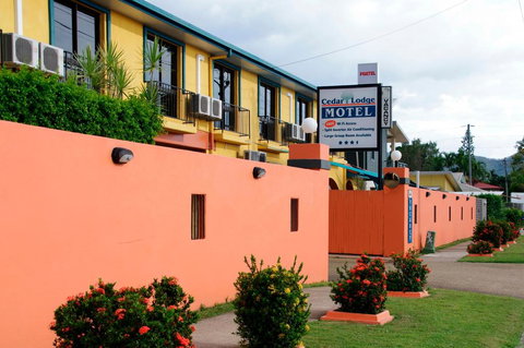 Cedar Lodge Motel - QLD Tourism 0