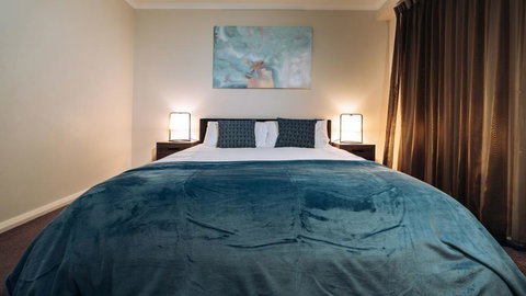 Central City Convenience - Free Parking & WiFi - Queensland Tourism 1