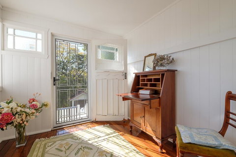 Central Cottage - Queensland Tourism 3