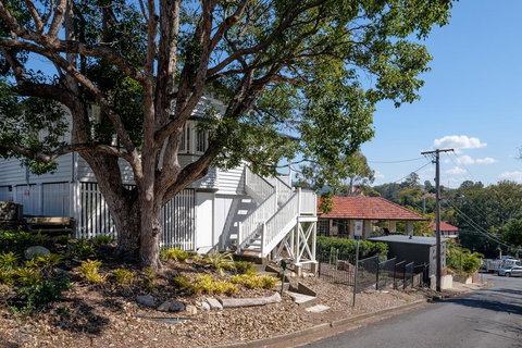 Central Cottage - Queensland Tourism 0