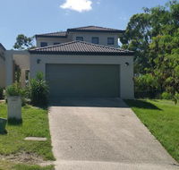 Central Gold Coast Large Modern Elevated House - Queensland Tourism