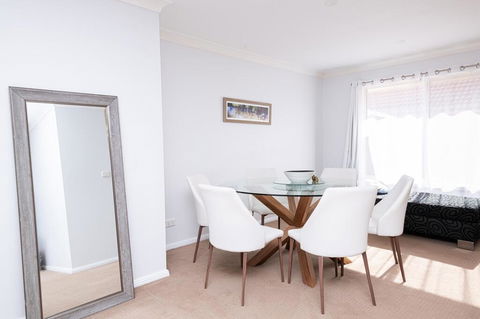 Central March 2 Bed, Walk Everywhere - QLD Tourism 2