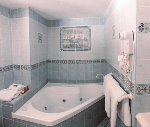 Central Park Motel - QLD Tourism 3