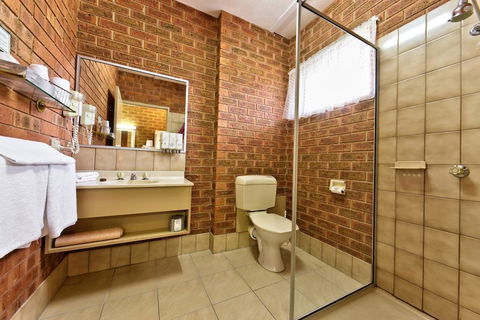 Central Yarrawonga Motor Inn - QLD Tourism 3