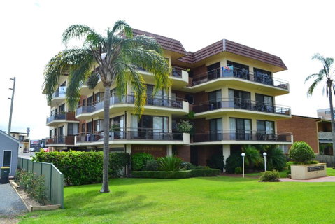 Champagne Court 10 - QLD Tourism 1