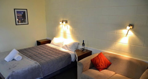 Charles Sturt Motor Inn - QLD Tourism 0