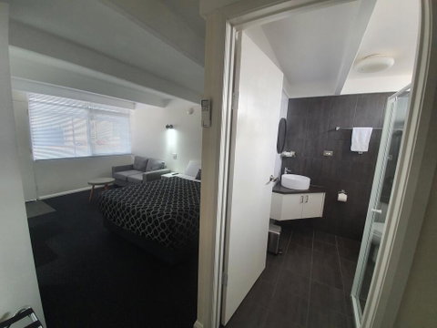 Charles Sturt Motor Inn - QLD Tourism 3