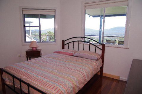 Charm Cottage, 58 Skyline Crescent - QLD Tourism 1