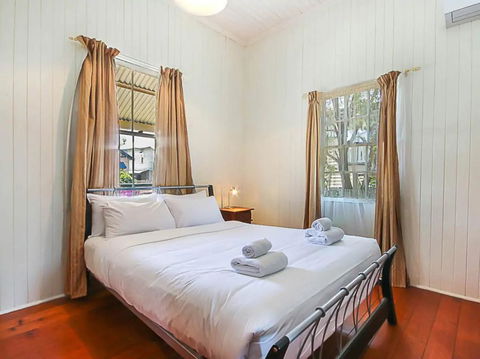 Charming Characterful Rustic-style Home Near The Gabba - QLD Tourism 2
