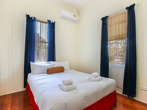 Charming Characterful Rustic-style Home Near The Gabba - QLD Tourism 3