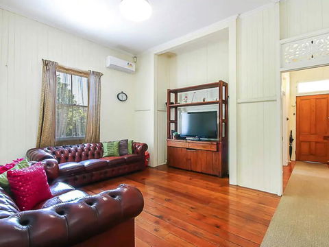 Charming Characterful Rustic-style Home Near The Gabba - QLD Tourism 0